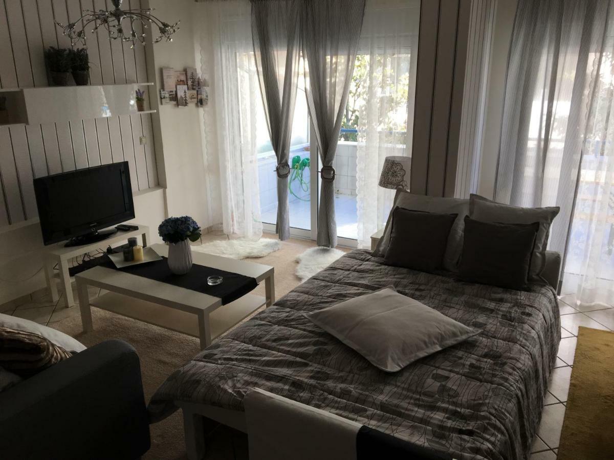 Luxury City Center Apartment Калампака Экстерьер фото